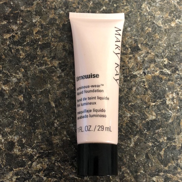 Mary Kay luminous wear liquid foundation ivory 4